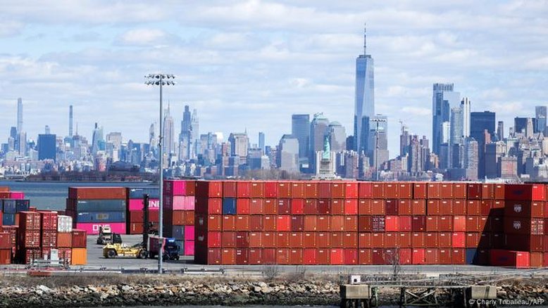 PIB dos EUA recua 0,3% em meio à guerra tarifária de Trump