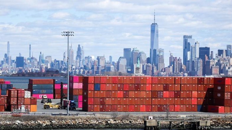 PIB dos EUA recua 0,3% em meio à guerra tarifária de Trump