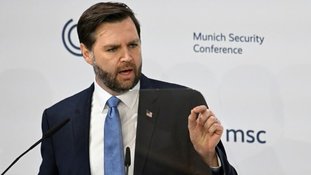 Vance diz que EUA trabalham para programar reunião Trump-Putin-Zelensky