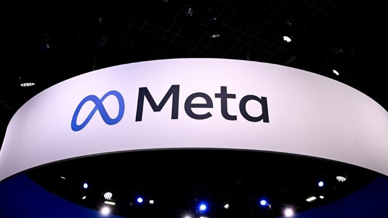 Meta permitiu que IA incentivasse conversas 'sensuais' com menores em redes sociais
