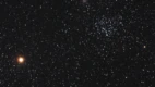 Registrada em abril de 2006, esta imagem captura o planeta Marte, de tonalidade alaranjada, vagando perto do rico aglomerado estelar aberto M35. Também notável é o aglomerado estelar mais tênue NGC 2158, logo acima e à esquerda de M35. Ambos os aglomerados ficam próximos aos pés dos irmãos representados na Constelação de Gêmeos, mas deve-se notar que Marte está em primeiro plano, a pouco mais de 14 minutos-luz do planeta Terra. As centenas de estrelas no aglomerado M35 estão a cerca de 3 mil anos-luz de distância. NGC 2158 está ainda mais distante, a cerca de 16 mil anos-luz da Terra