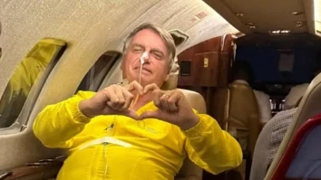 Jair Bolsonaro em voo de Natal a Brasília em 12 de abril de 2024