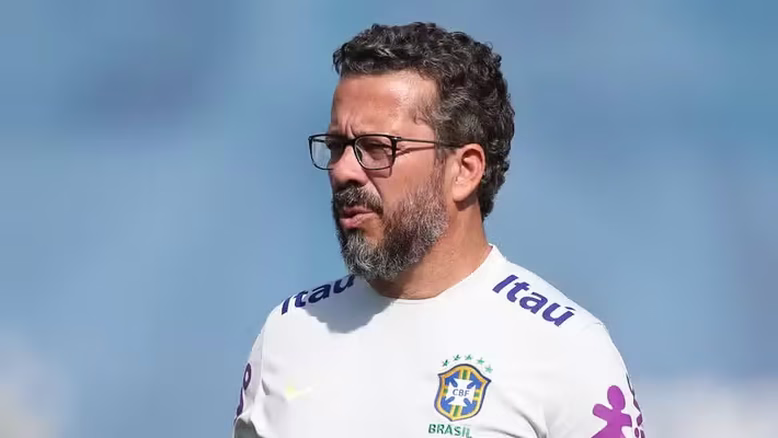 Santos acerta com Cleber Xavier e dará primeira oportunidade a ex-auxiliar de Tite