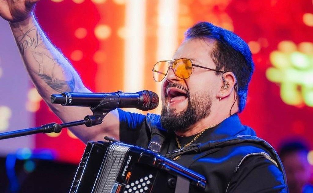 Marrone recebe alta médica após sofrer acidente em show e cirurgia - ISTOÉ Independente