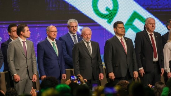 VÍDEO: Lula é aplaudido e vaiado na abertura da Marcha dos Prefeitos em Brasília