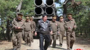 Kim Jong Un comanda teste de mísseis na Coreia do Norte