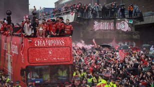 Desfile de jogadores do Liverpool após vitória na Premier League 26/05/2025 REUTERS/Phil Noble