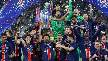 Jogadores do PSG comemoram primeiro título da Champions League