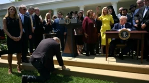 No Dia Nacional da Oração, Trump fala em "virgens" e ouve sobre "sonhos divinos"