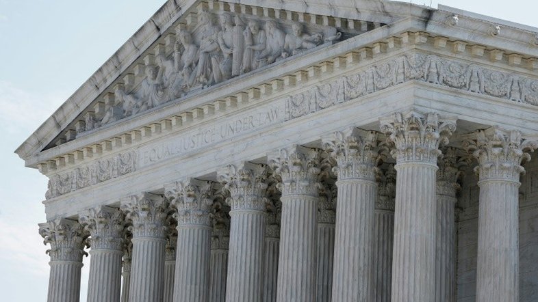 Trump ataca Suprema Corte por bloquear expulsão de imigrantes