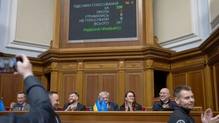 Zelensky afirma que Ucrânia está pronta para negociar com Moscou em "qualquer formato"