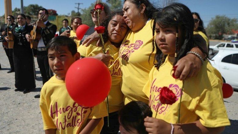 Famílias separadas por migração protestam no Dia das Mães no México