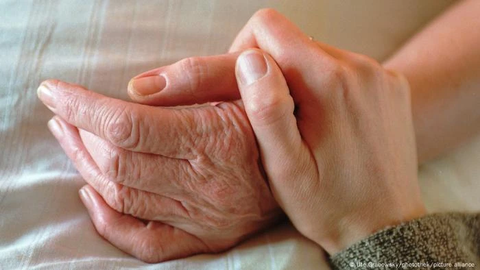 Doulas do fim da vida: o trabalho de quem acompanha a morte