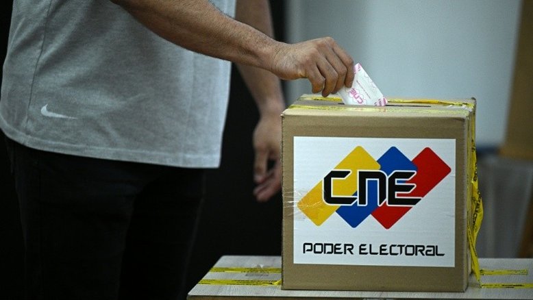 Maduro consolida seu poder na Venezuela com vitória em eleições sem a oposição