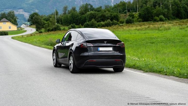 Vendas da Tesla caem pela metade na União Europeia