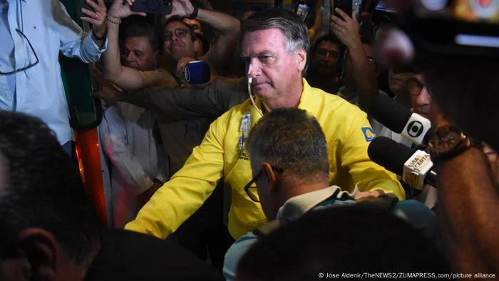 Bolsonaro recebe alta após três semanas de internação