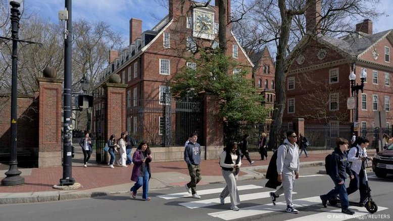 Governo Trump suspende admissão de alunos estrangeiros em Harvard