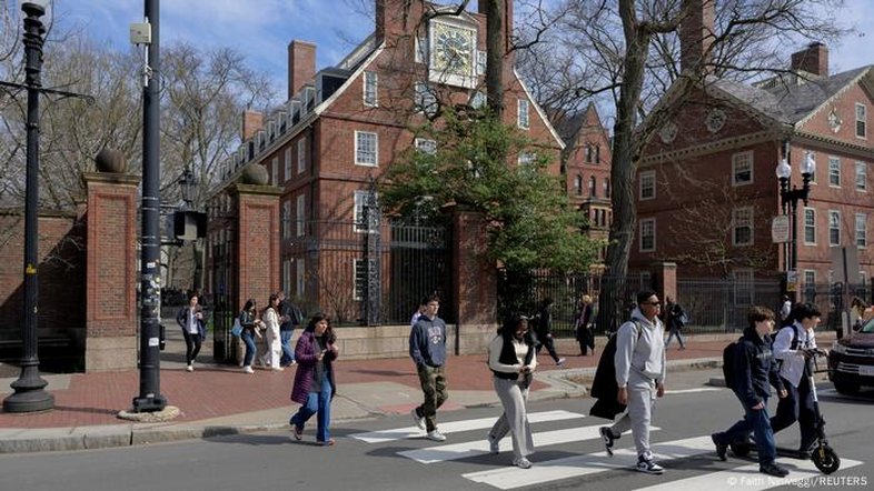 Governo Trump suspende admissão de alunos estrangeiros em Harvard