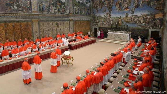 Cardeais dão início ao maior e mais diverso conclave da história