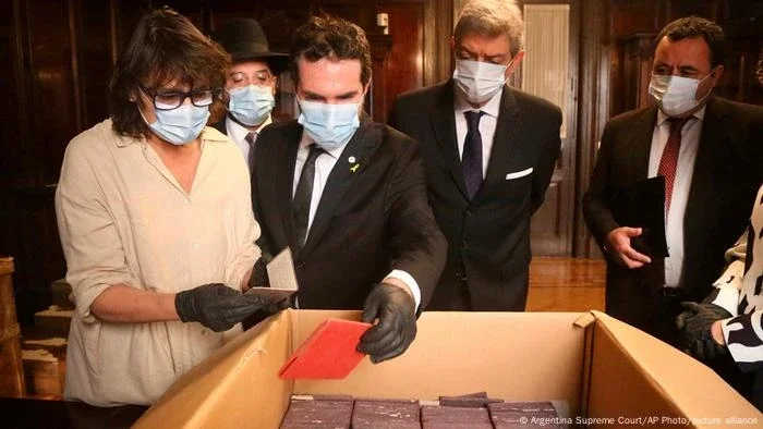 Corte Suprema da Argentina encontra material nazista no porão