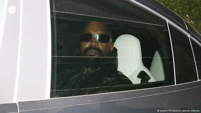 Por que música pró-Hitler de Kanye West é considerada ilegal na Alemanha