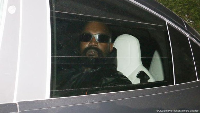 Por que música pró-Hitler de Kanye West é considerada ilegal na Alemanha