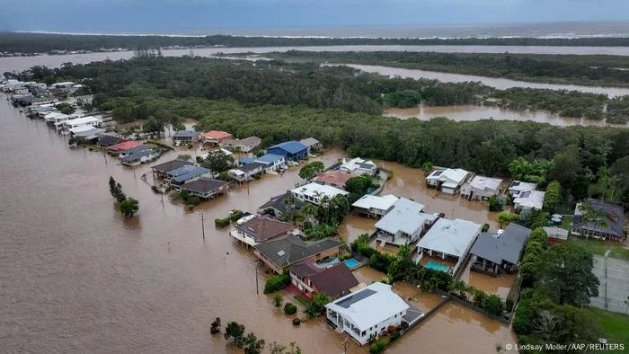 "Enchente do século" atinge Austrália e deixa 50 mil isolados