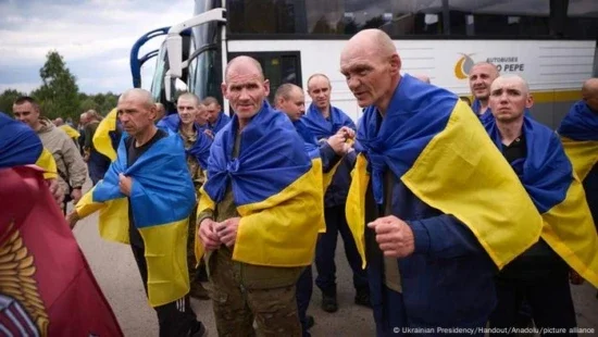Ucrânia e Rússia trocam centenas de prisioneiros de guerra