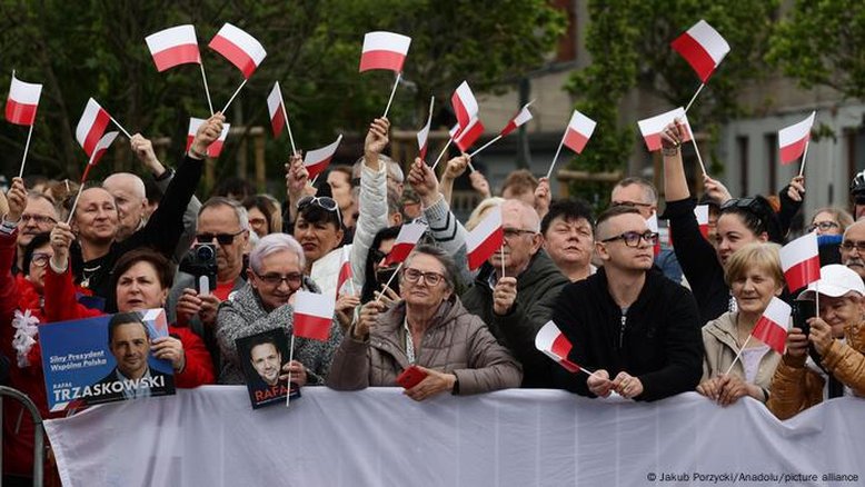 Eurocético e liberal disputam eleição apertada na Polônia
