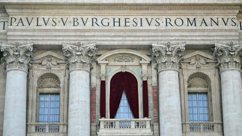 Fumaça branca no Vaticano, há um novo papa
