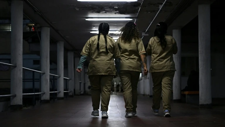 Colômbia liberta 99 mulheres presas por narcotráfico