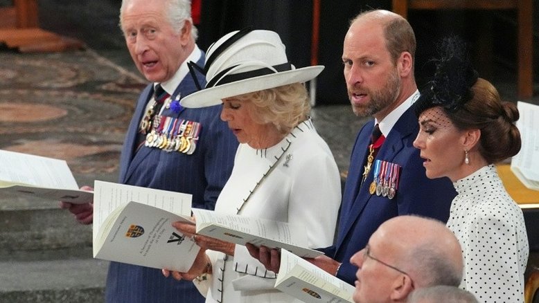 Rei Charles III presta homenagens no Reino Unido em cerimônias por vitória contra os nazistas