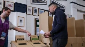 Australianos votam em eleição marcada por inflação e tarifas de Trump