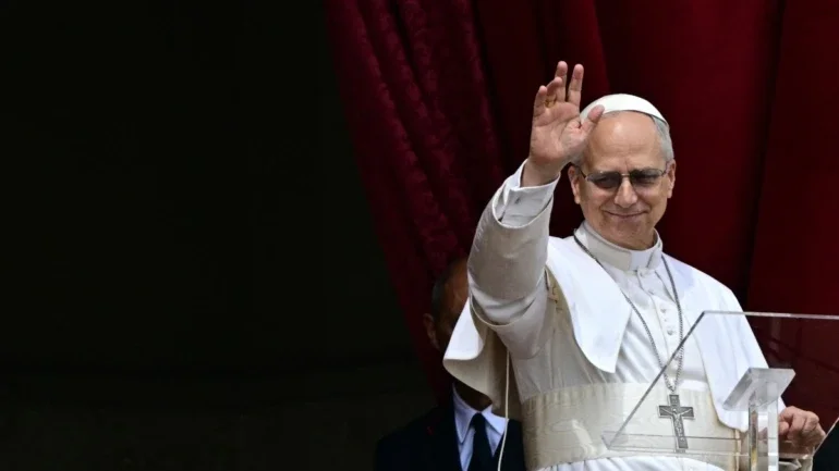 O Papa Leão XIV após a oração Regina Caeli