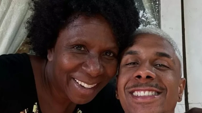 Atriz Ju Colombo e filho