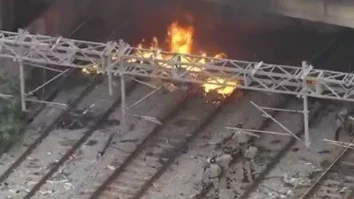 Protesto em SP tem fogo sobre trilhos e interrompe circulação de trens
