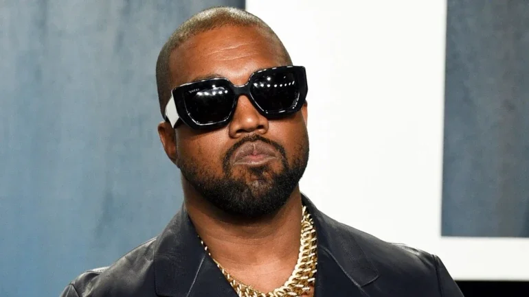Kanye West na Vanity Fair Oscar Party em 9 de fevereiro de 2020