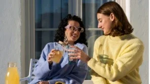 Mulheres tomam bebida sem álcool