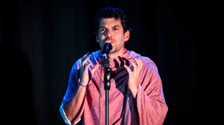 O ator e cantor Dude São Tiago