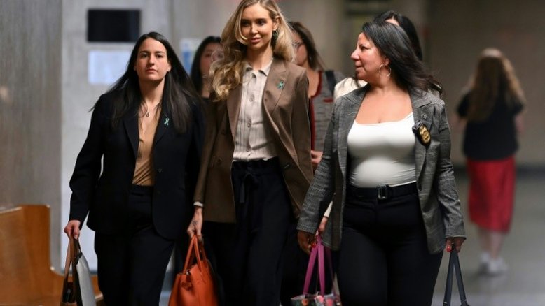'Ele me forçou a entrar no banheiro': ex-modelo explica suposta agressão de Weinstein