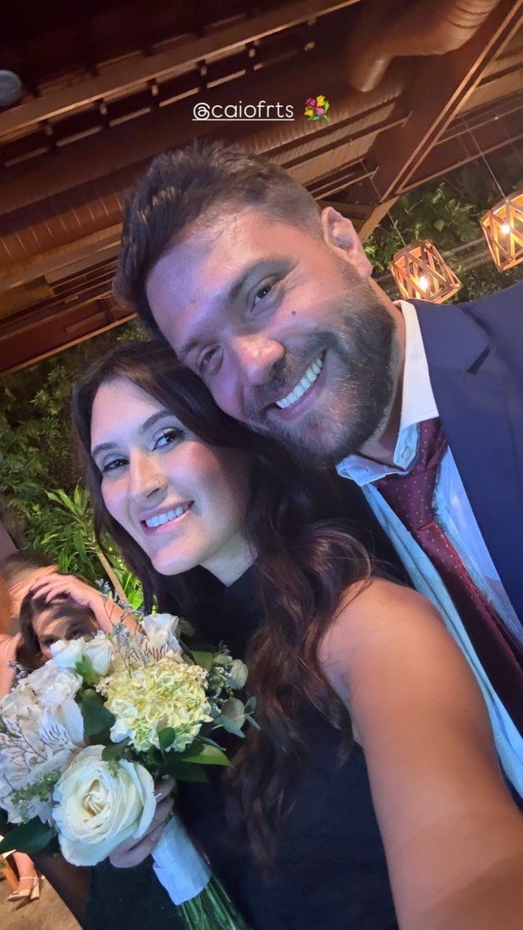 Filha de Bonner e Fátima, Bia Bonemer compartilha cliques fofos com o namorado 1 Story de Bia Bonemer