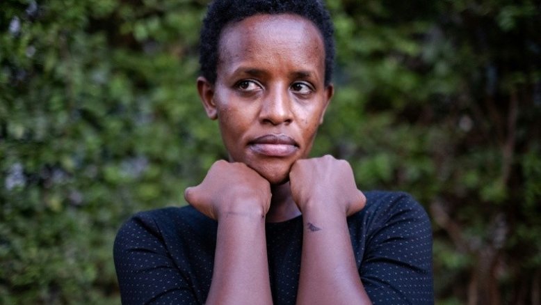 Nua, espancada e agredida sexualmente: o calvário de uma ativista de Uganda presa na Tanzânia