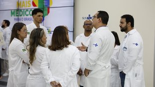 Novos médicos do Programa Mais Médicos durante visita no Super Centro Carioca de Saúde, em Benfica