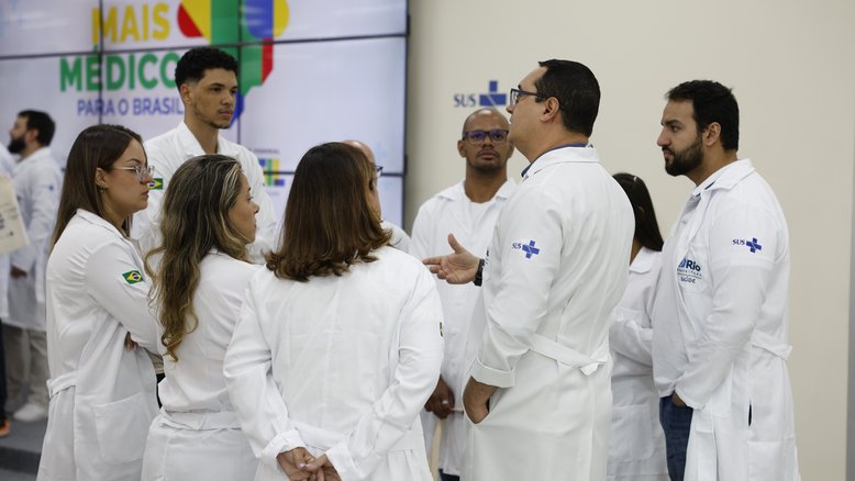 Novos médicos do Programa Mais Médicos durante visita no Super Centro Carioca de Saúde, em Benfica