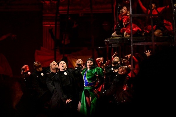 Lady Gaga reúne 2,1 milhões de pessoas em Copacabana, diz prefeitura; veja fotos 7 Lady Gaga reúne 2,1 milhões de pessoas em Copacabana, diz prefeitura; veja fotos