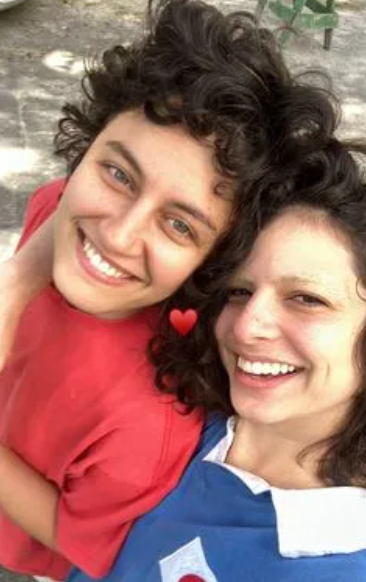 Saiba quem é a 'nora de Odete Roitman': cantora é casada com filha de Débora Bloch 4 Saiba quem é a 'nora de Odete Roitman': cantora é casada com filha de Débora Bloch