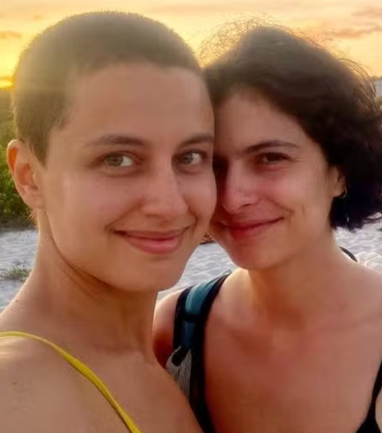 Saiba quem é a 'nora de Odete Roitman': cantora é casada com filha de Débora Bloch 3 Saiba quem é a 'nora de Odete Roitman': cantora é casada com filha de Débora Bloch