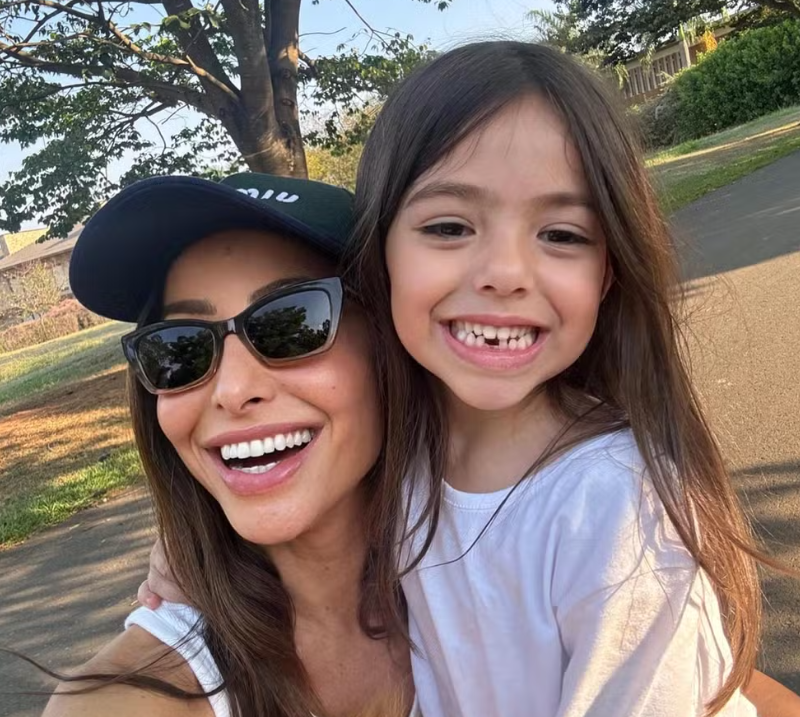Sabrina Sato, Isis Valverde e mais famosas apontam dores e glórias da maternidade 11 Sabrina Sato, Isis Valverde e mais famosas apontam dores e glórias da maternidade