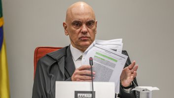 O ministro do Supremo Tribunal Federal (STF) Alexandre de Moraes começa a ouvir os réus do núcleo 1 na ação da trama golpista, os interrogatórios ocorrerão presencialmente na sala de julgamentos da primeira turma da corte