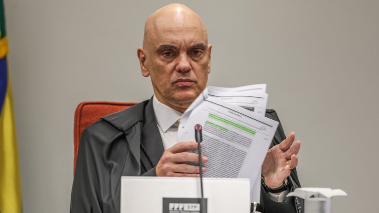 O ministro do Supremo Tribunal Federal (STF) Alexandre de Moraes começa a ouvir os réus do núcleo 1 na ação da trama golpista, os interrogatórios ocorrerão presencialmente na sala de julgamentos da primeira turma da corte